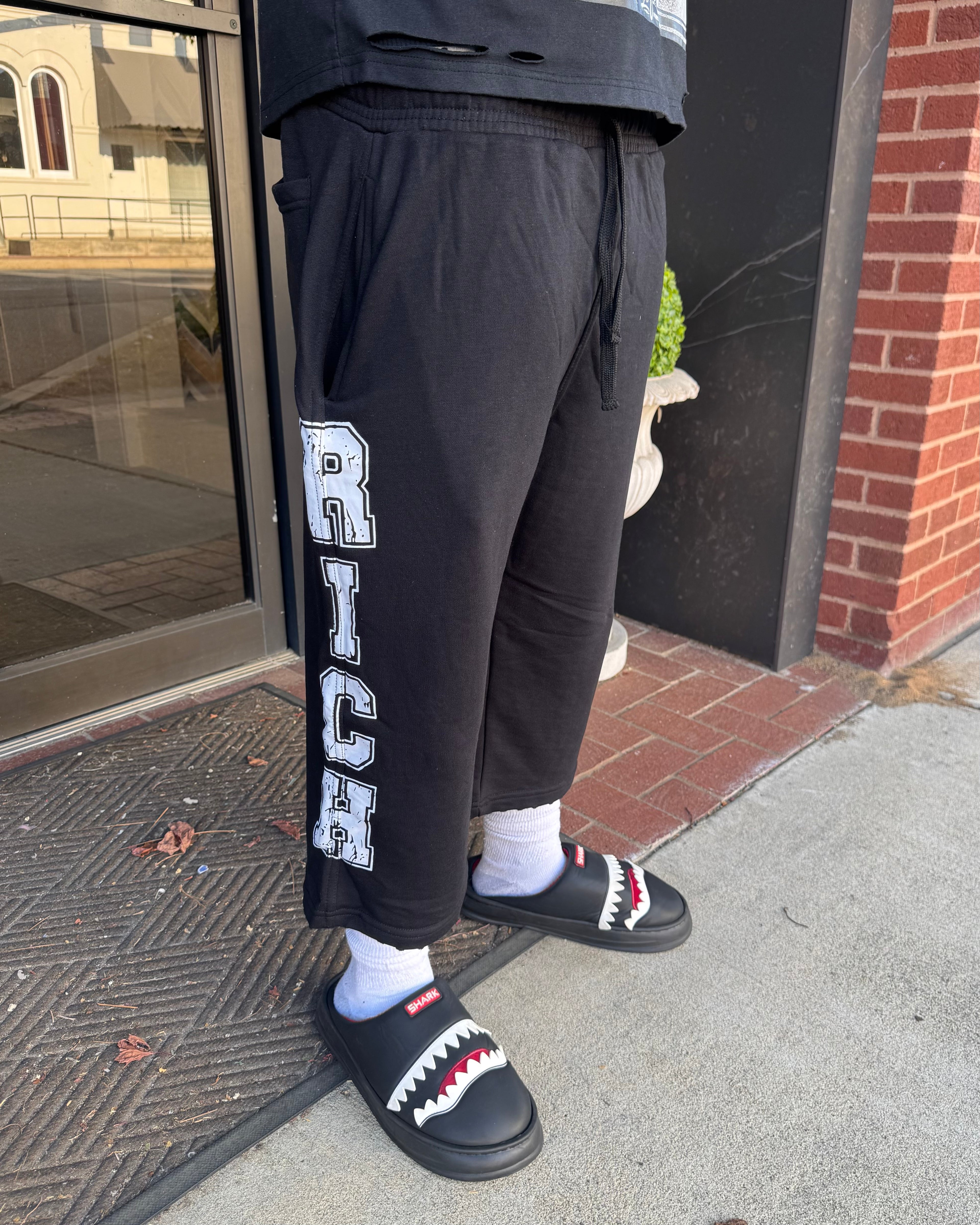 The “Icon” Baggy Shorts (Black)