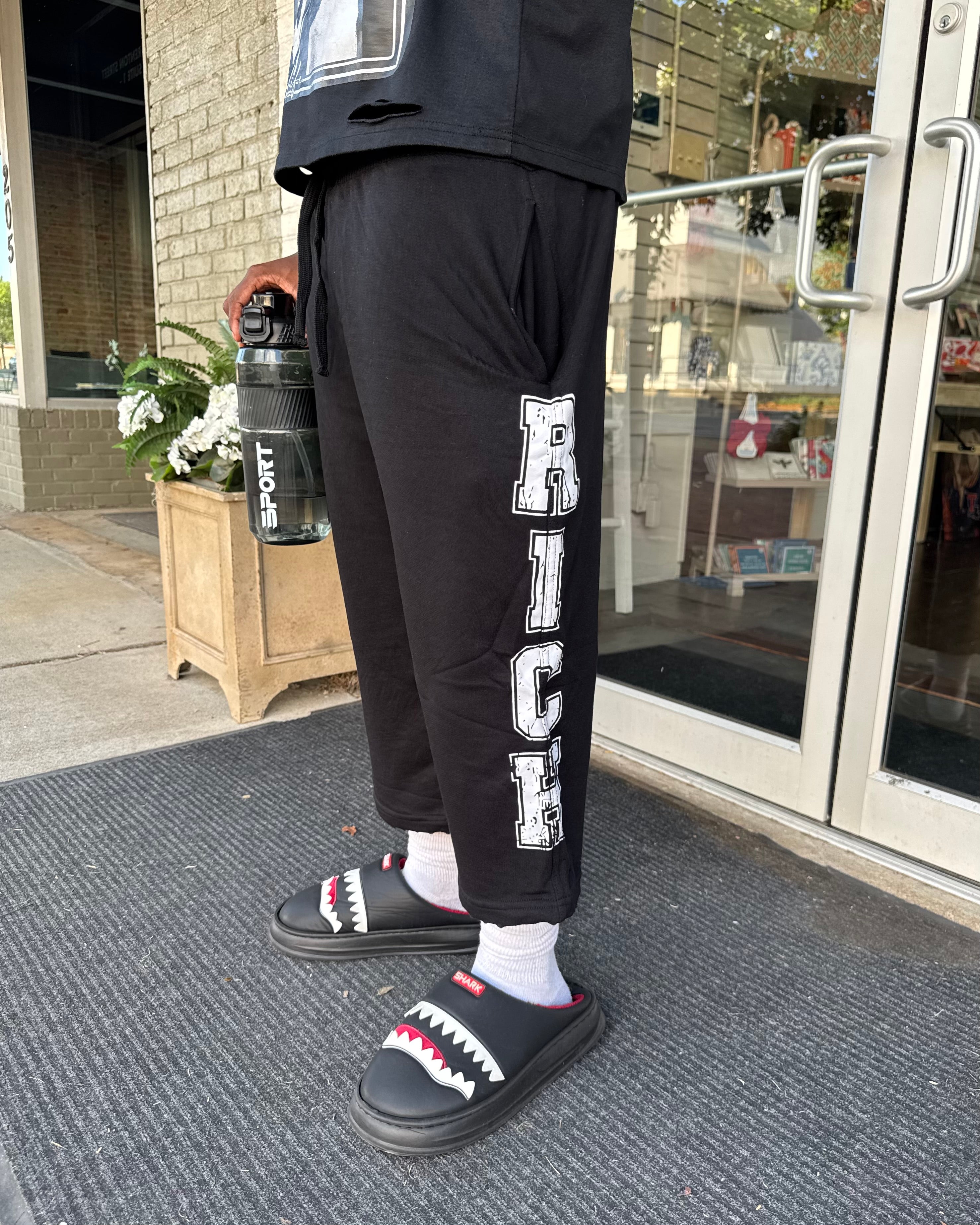 The “Icon” Baggy Shorts (Black)