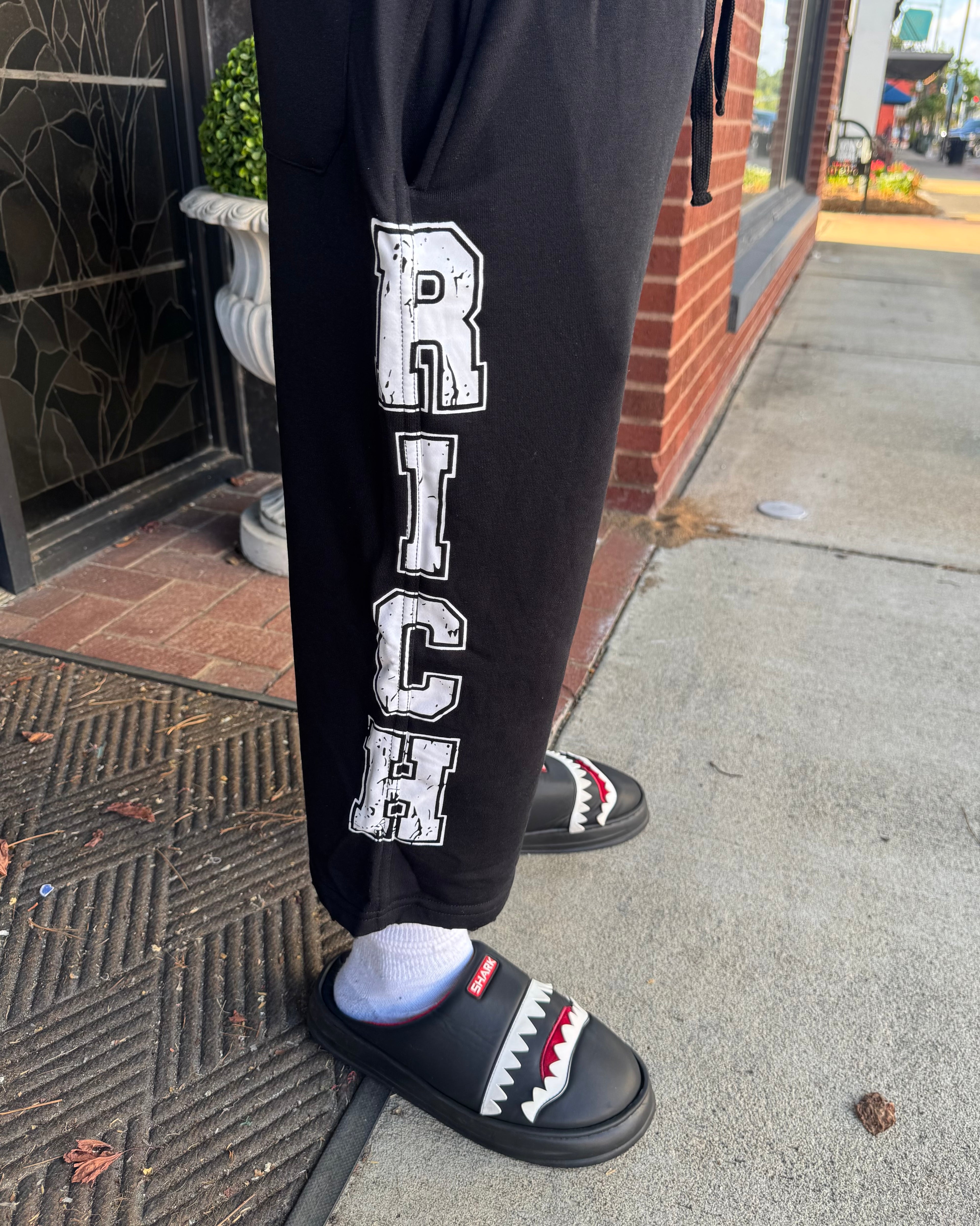 The “Icon” Baggy Shorts (Black)